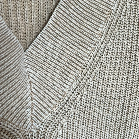 AERIE | 100% Cotton Chunky Knit V-Neck Sweater in Tan | Large - Picture 5 of 9
